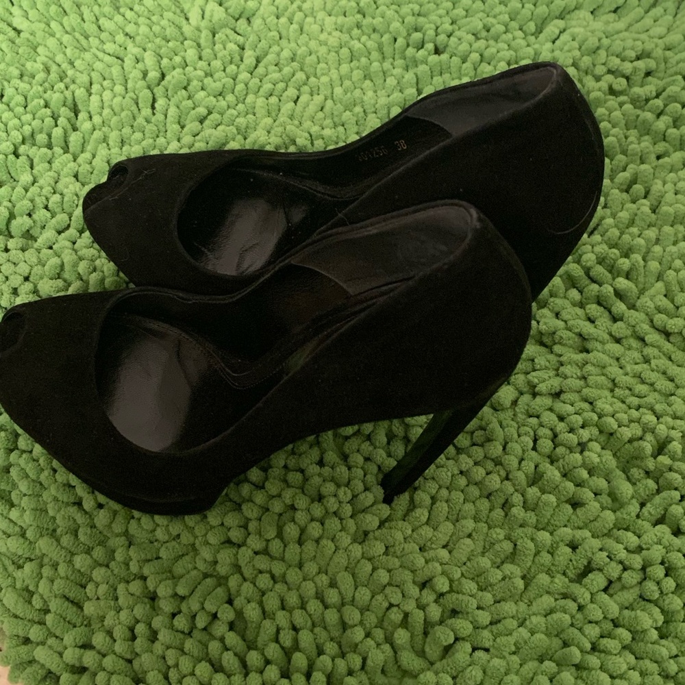 Alexander McQueen size 8 suede stilettos